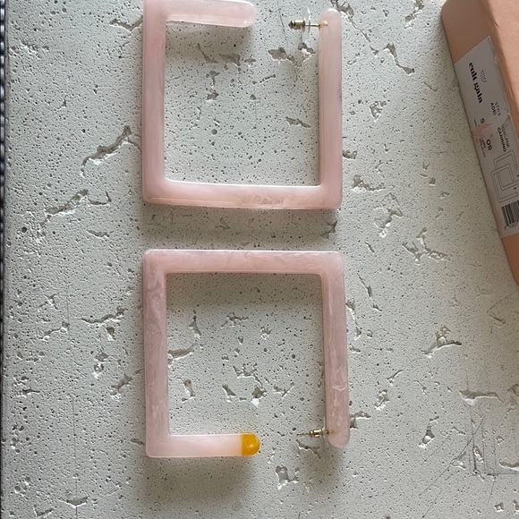 Cult Gaia Adeline Square Pink Earrings - Picture 4 of 8